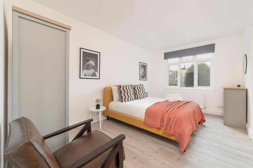 Two Bedroom Apartment By Buonomo Stays Short Lets & Serviced Accommodation In Balham With Balcony London Eksteriør bilde