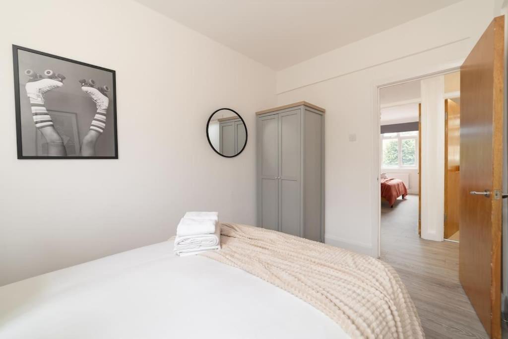 Two Bedroom Apartment By Buonomo Stays Short Lets & Serviced Accommodation In Balham With Balcony London Eksteriør bilde