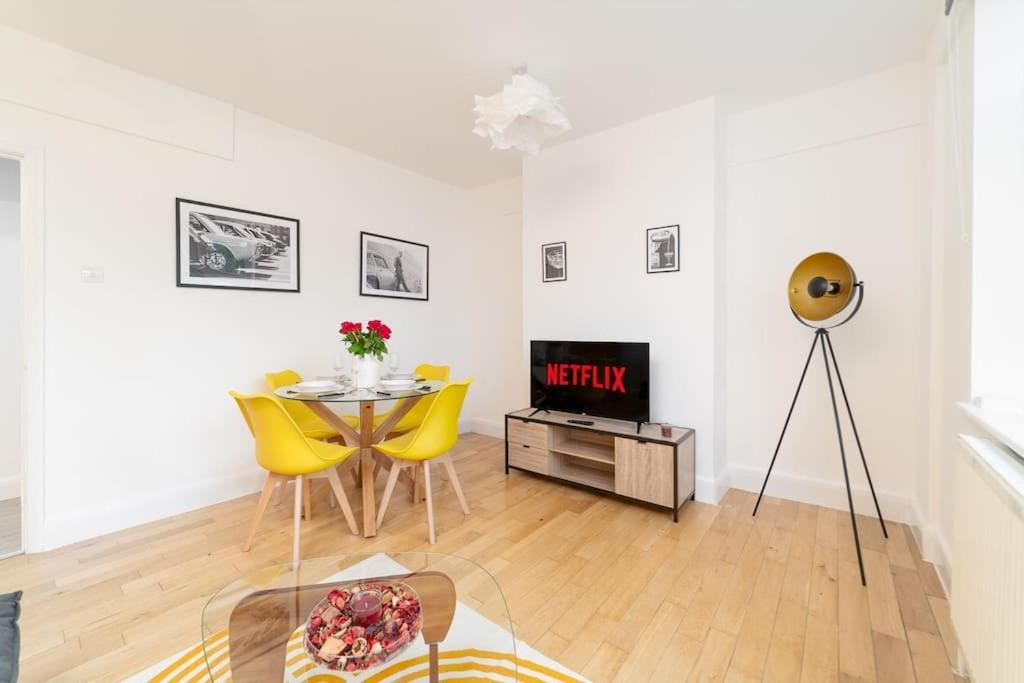 Two Bedroom Apartment By Buonomo Stays Short Lets & Serviced Accommodation In Balham With Balcony London Eksteriør bilde