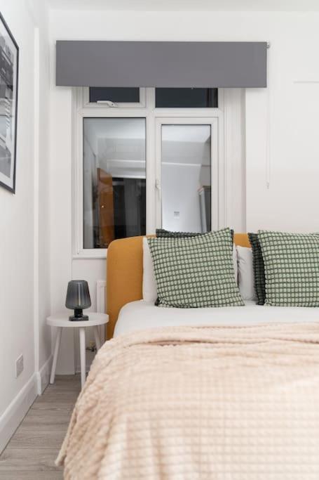 Two Bedroom Apartment By Buonomo Stays Short Lets & Serviced Accommodation In Balham With Balcony London Eksteriør bilde